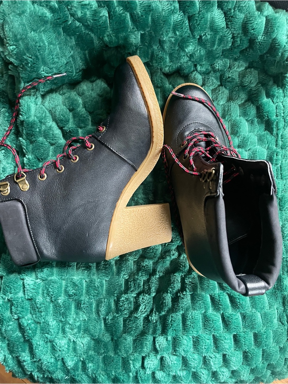 Nautica Black Heeled Lace-Up Ankle Boots with Tan Heel and Red Accents size 8.5